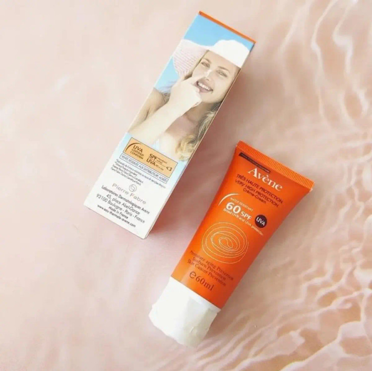 کرم ضد آفتاب اون رنگی SPF 60 حجم 60 میل