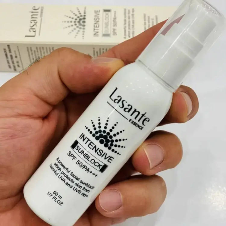 ضد آفتاب بی رنگ SPF50 لاسانته حجم 50 میلی لیتر