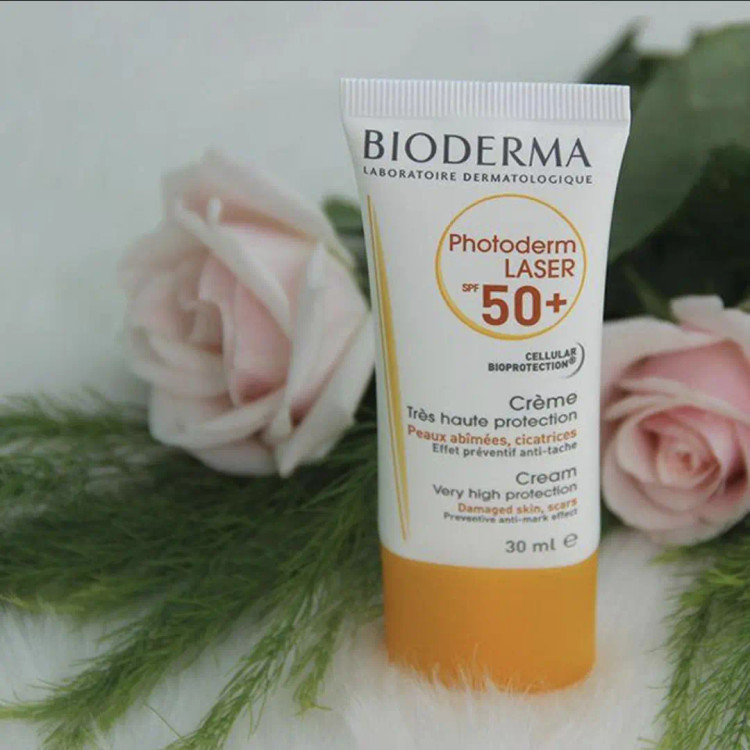 کرم ضد آفتاب بیودرما مدل Photoderm SPOT حجم 30 میلی لیتر