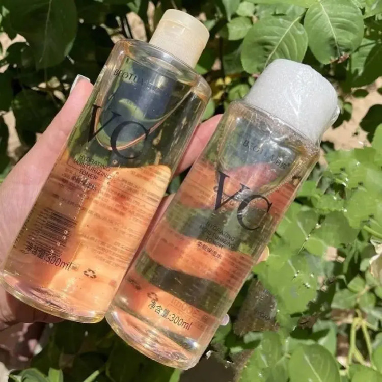 تونر روشن کننده و پاک کننده ویتامین سی Moistuizing Tender Toner VC