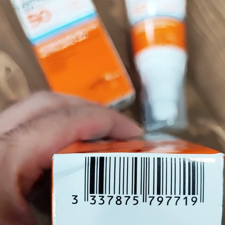 کرم ضدآفتاب و آبرسان لاروش پوزای 24 ساعته اصل