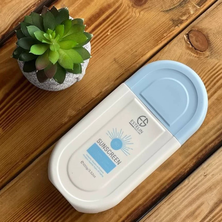 کرم ضدآفتاب بی رنگ استلین ultra light spf80 حجم 100 گرم
