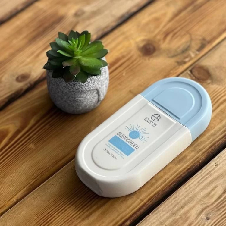 کرم ضدآفتاب بی رنگ استلین ultra light spf80 حجم 100 گرم