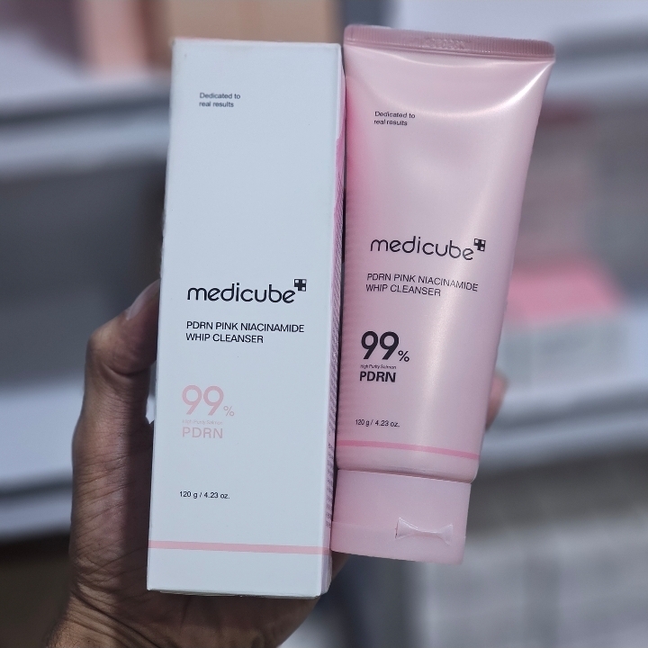 فوم شستشوی نیاسینامید مدی کیوب مدل Niacinamide حجم 120 میلی لیتر